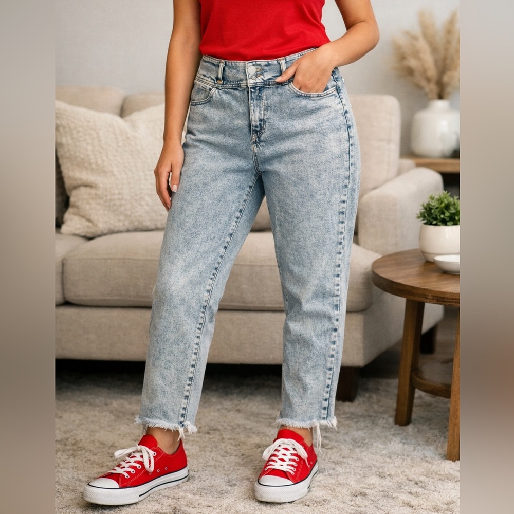 SO Women’s Vintage Stretch Mom Jeans High Rise Light Wash Raw Hem Blue Size 13